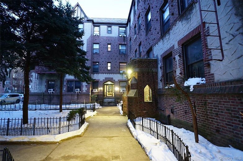 61-40 Saunders Street #A12