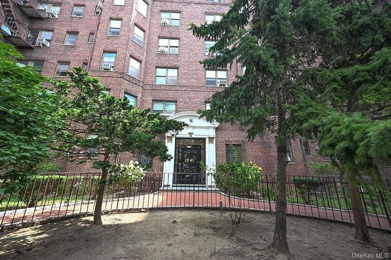 61-41 Saunders Street #B25