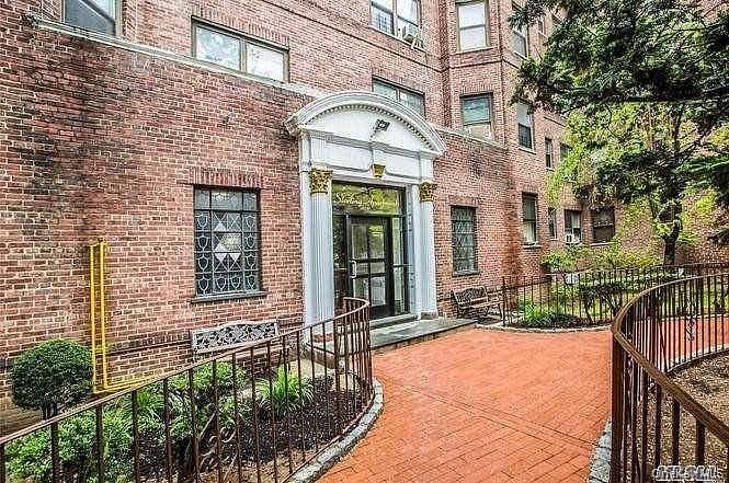 61-41 Saunders Street #B57
