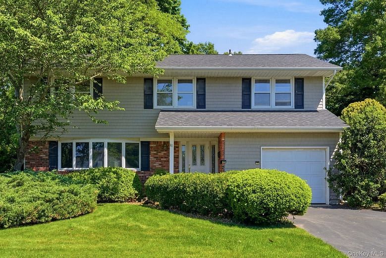61 Hofstra Drive