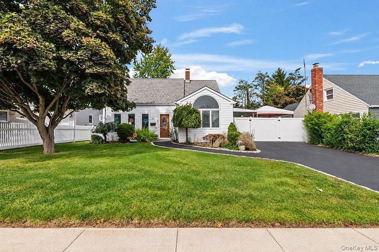 61 Hollyhock Road