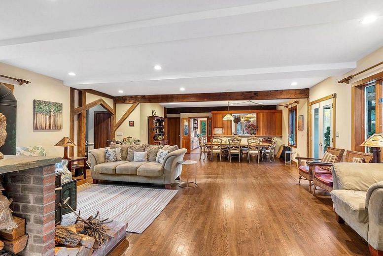 61 Lower 7 Ponds Road