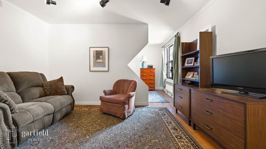 61 Oliver Street #2P