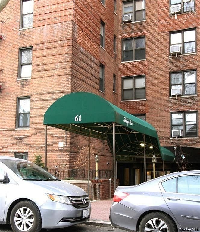 61 Oliver Street #5B
