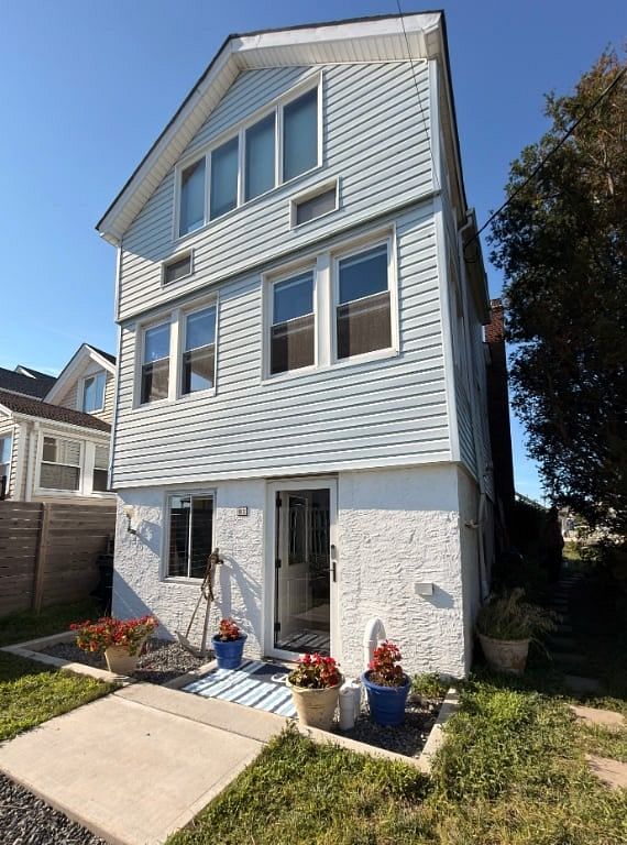 61 West 16th Road