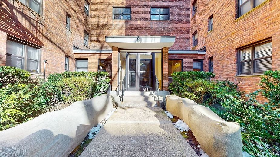 61 White Oak Street #2G