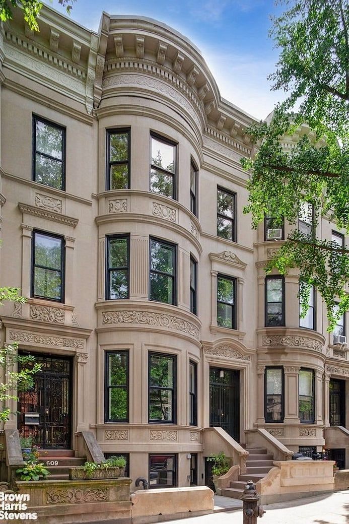 611 2nd Street