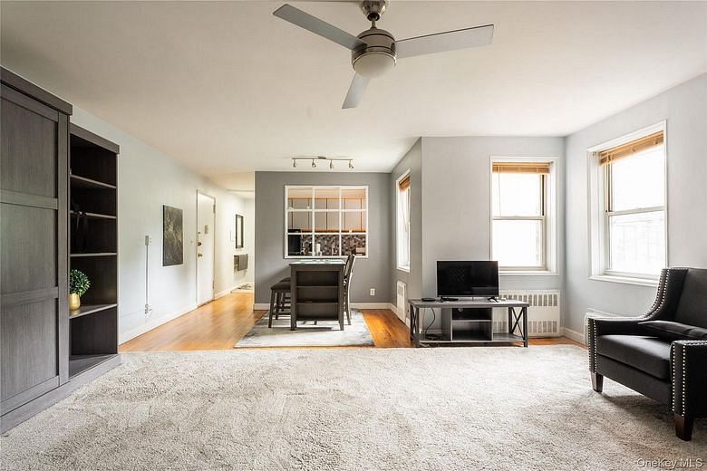 611 PALMER RD #5T