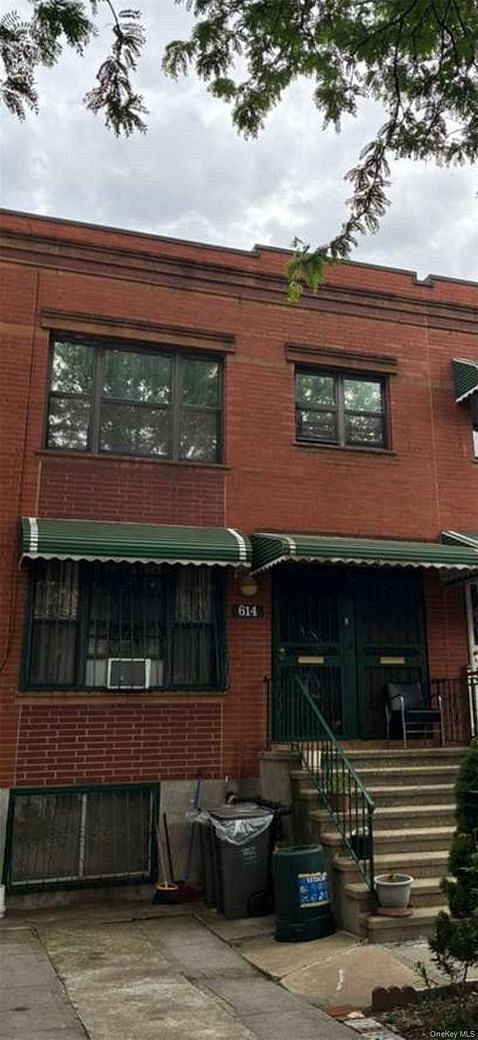 614 Kosciuszko Street