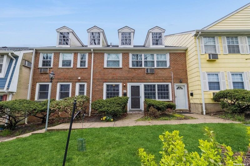 Image 1 of 29 for 614 Towne House Vill #614 in Long Island, Hauppauge, NY, 11749