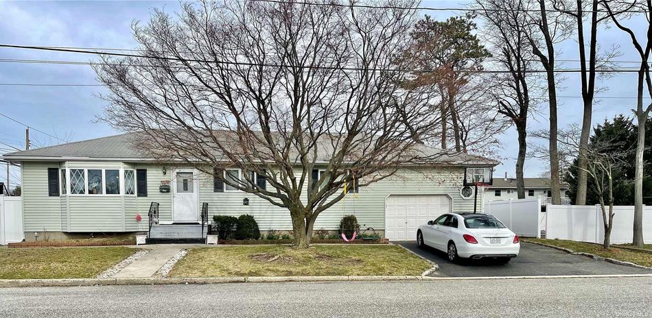 Image 1 of 23 for 1 W 8th Street in Long Island, Deer Park, NY, 11729