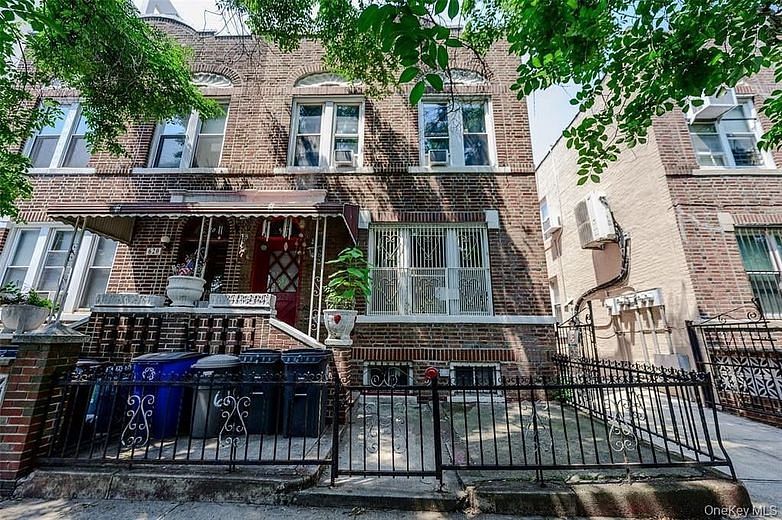618 East 2nd Street