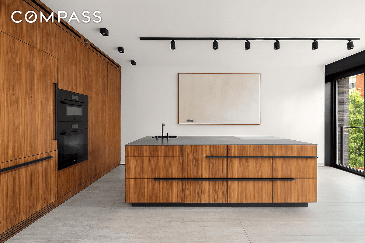 Image 1 of 13 for 619 East 6th Street #4 in Manhattan, New York, NY, 10009