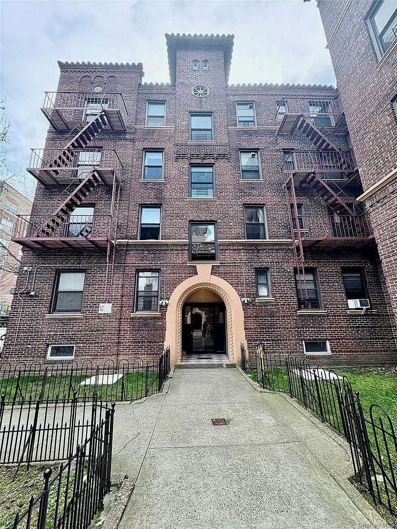 62-64 Saunders Street #2D