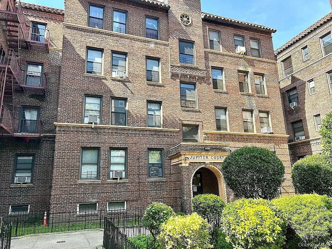 Image 1 of 9 for 62-64 Saunders Street #D2 in Queens, Rego Park, NY, 11374