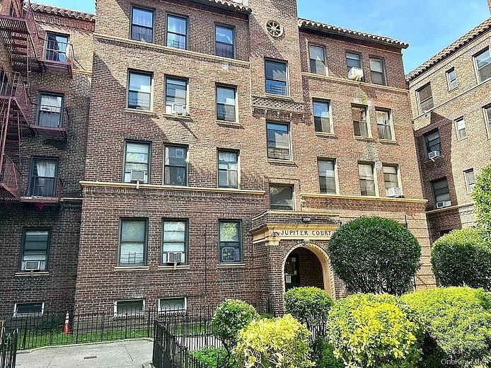 62-64 Saunders Street #D2