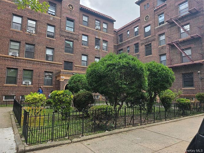 62-64 Saunders Street #Q4