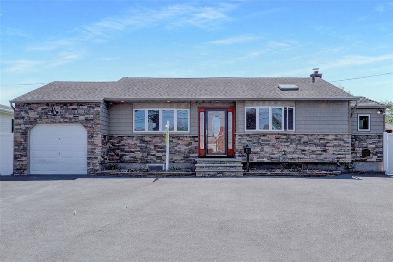 62 Lambert AVE Avenue