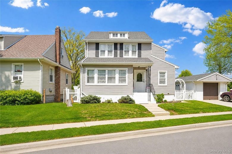 62 Leaman Place