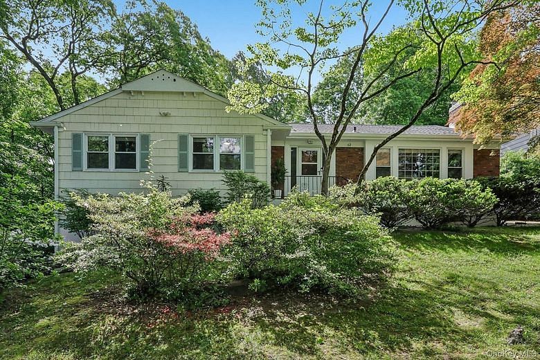 62 Mohegan Road