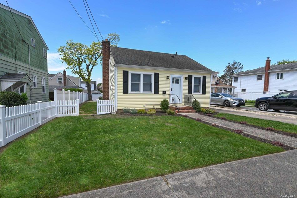 Image 1 of 21 for 62 Sherwood Avenue in Long Island, Franklin Square, NY, 11010