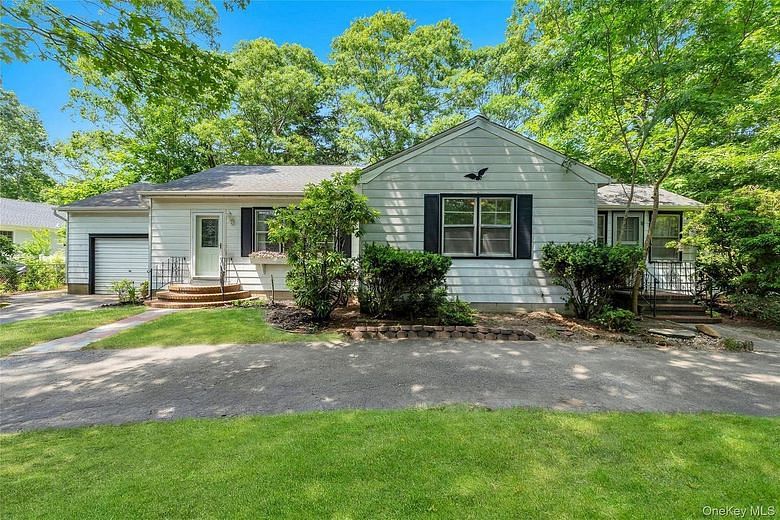 62 Squires Avenue