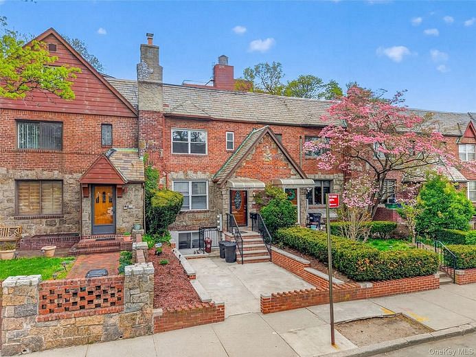 6207 Alderton Street