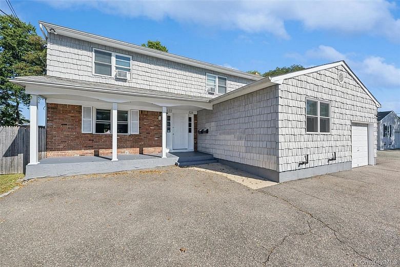 622 Old Country Road