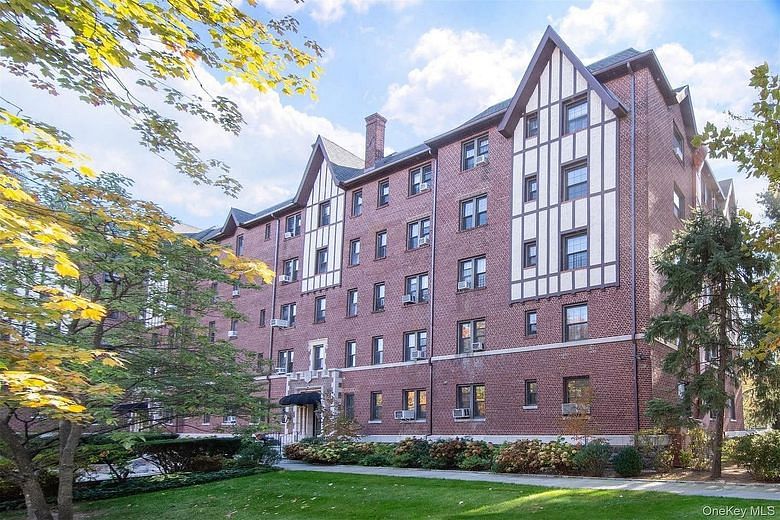 622 Pelhamdale Avenue #16