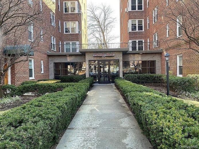 625 Gramatan Avenue #1A