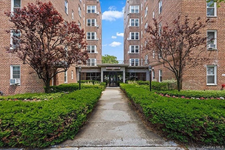 625 Gramatan Avenue #5O