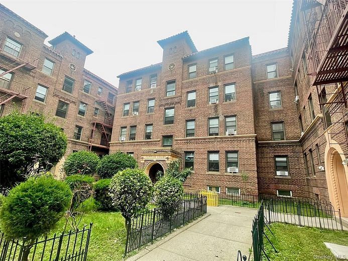 6264 Saunders Street #1A