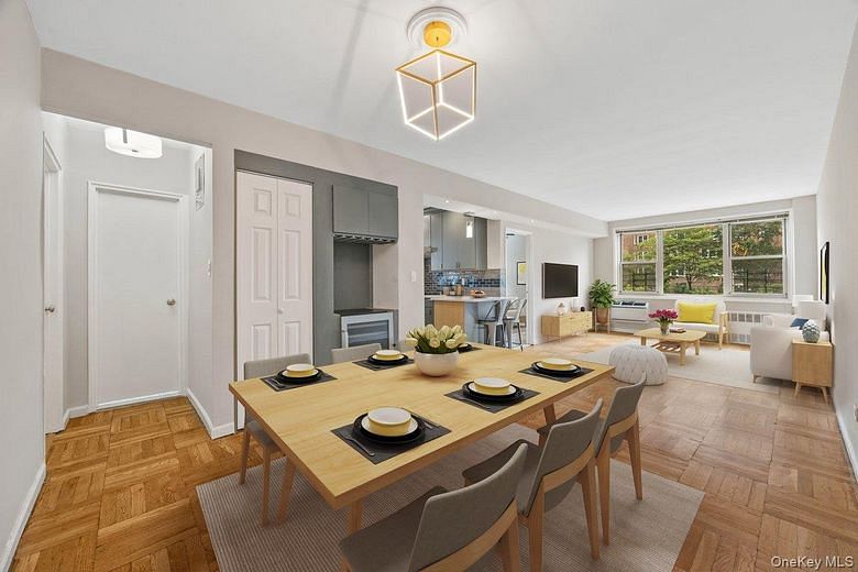 629 Kappock Street #2A