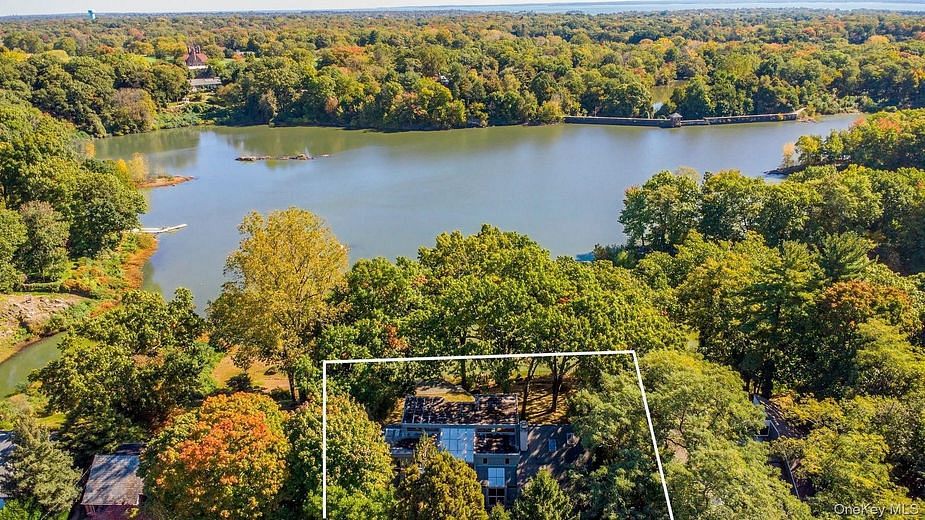 629 Pinebrook Boulevard