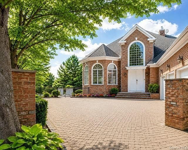 63 Charney Court