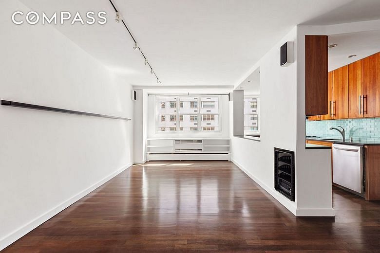 63 East 9th Street #8L