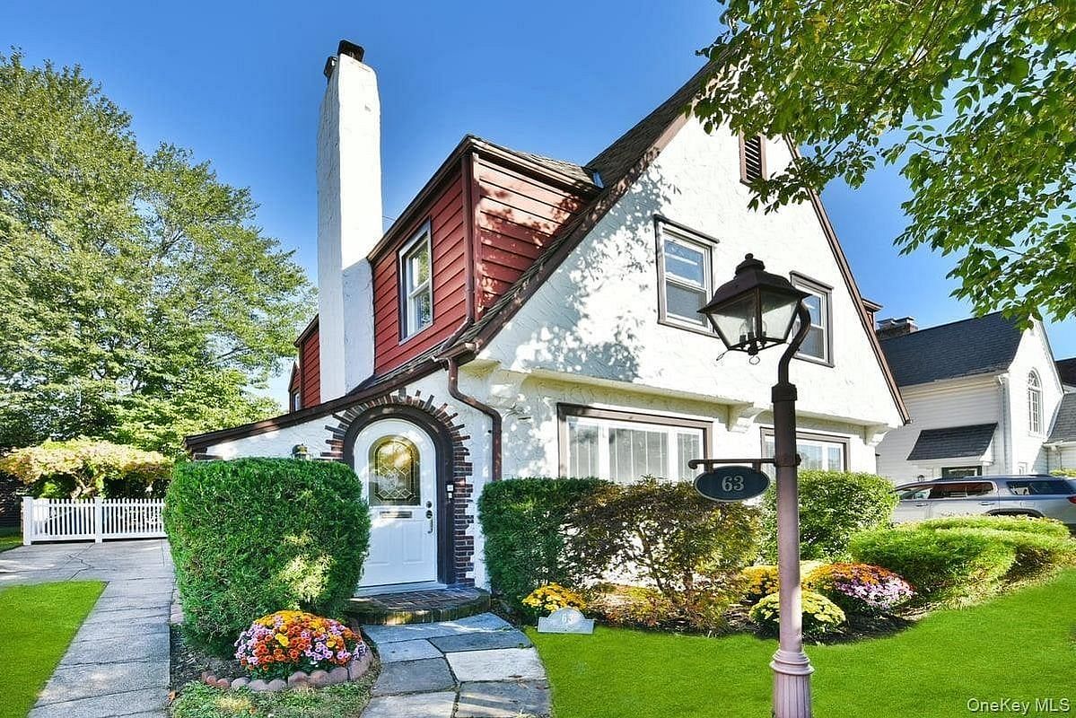 Image 1 of 33 for 63 Willow Street in Long Island, Garden City, NY, 11530