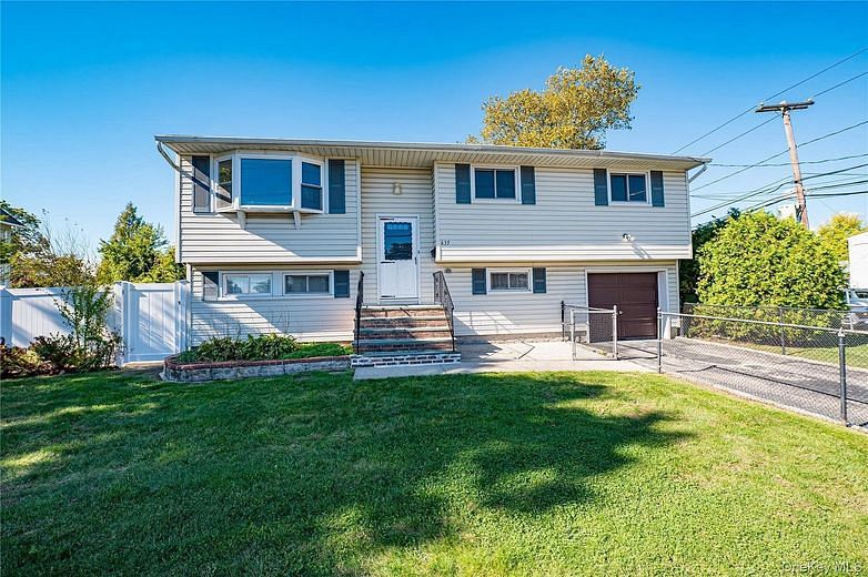 635 S Wellwood Avenue