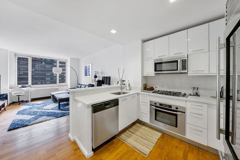 635 West 42nd Street #15L