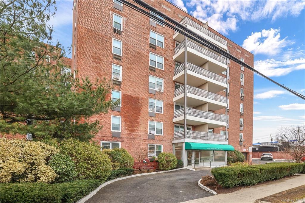 1296 Midland Avenue #4K in Westchester, Yonkers, NY 10704