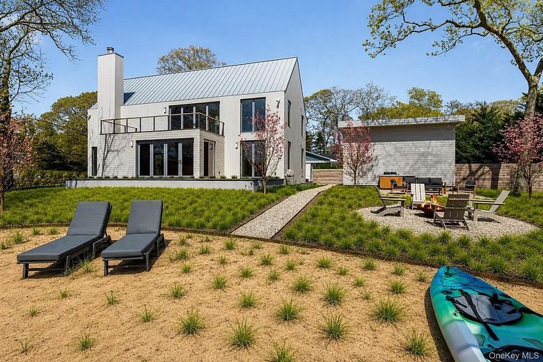 6370 Skunk Lane
