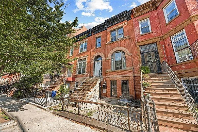 638 Halsey Street