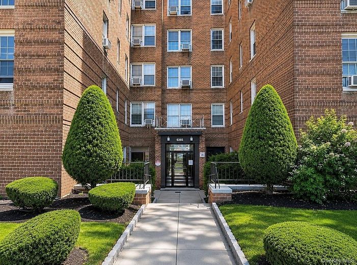 6385 Woodhaven Boulevard #5A2
