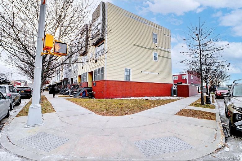639 Vandalia Avenue