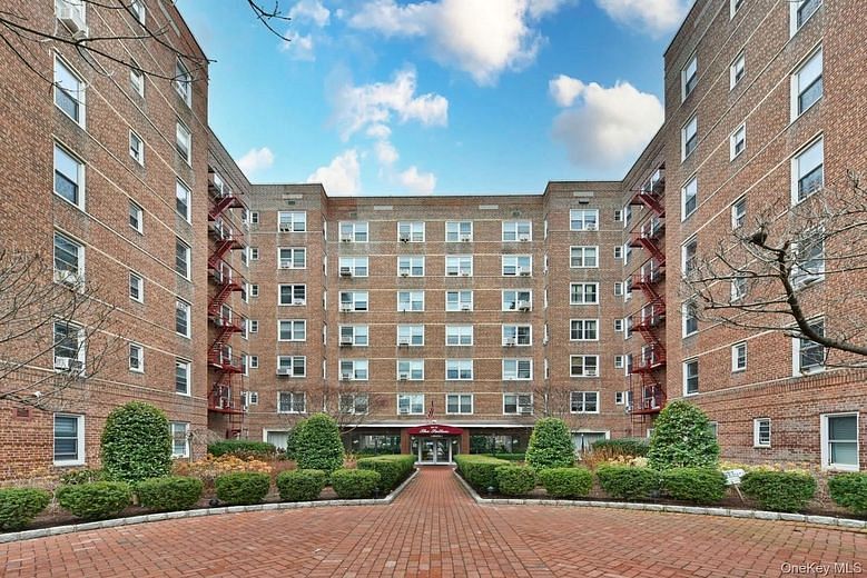 64-11 99 Street #418