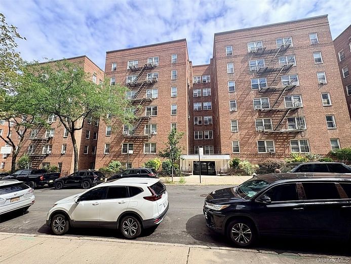 64-41 Saunders Street #605