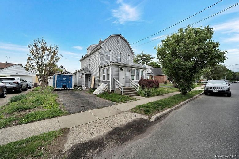 64 4th Avenue