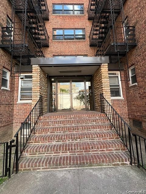 64-74 Saunders Street #1E