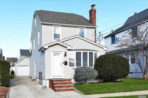Image 1 of 24 for 89 Princeton St. Street in Long Island, Williston Park, NY, 11596