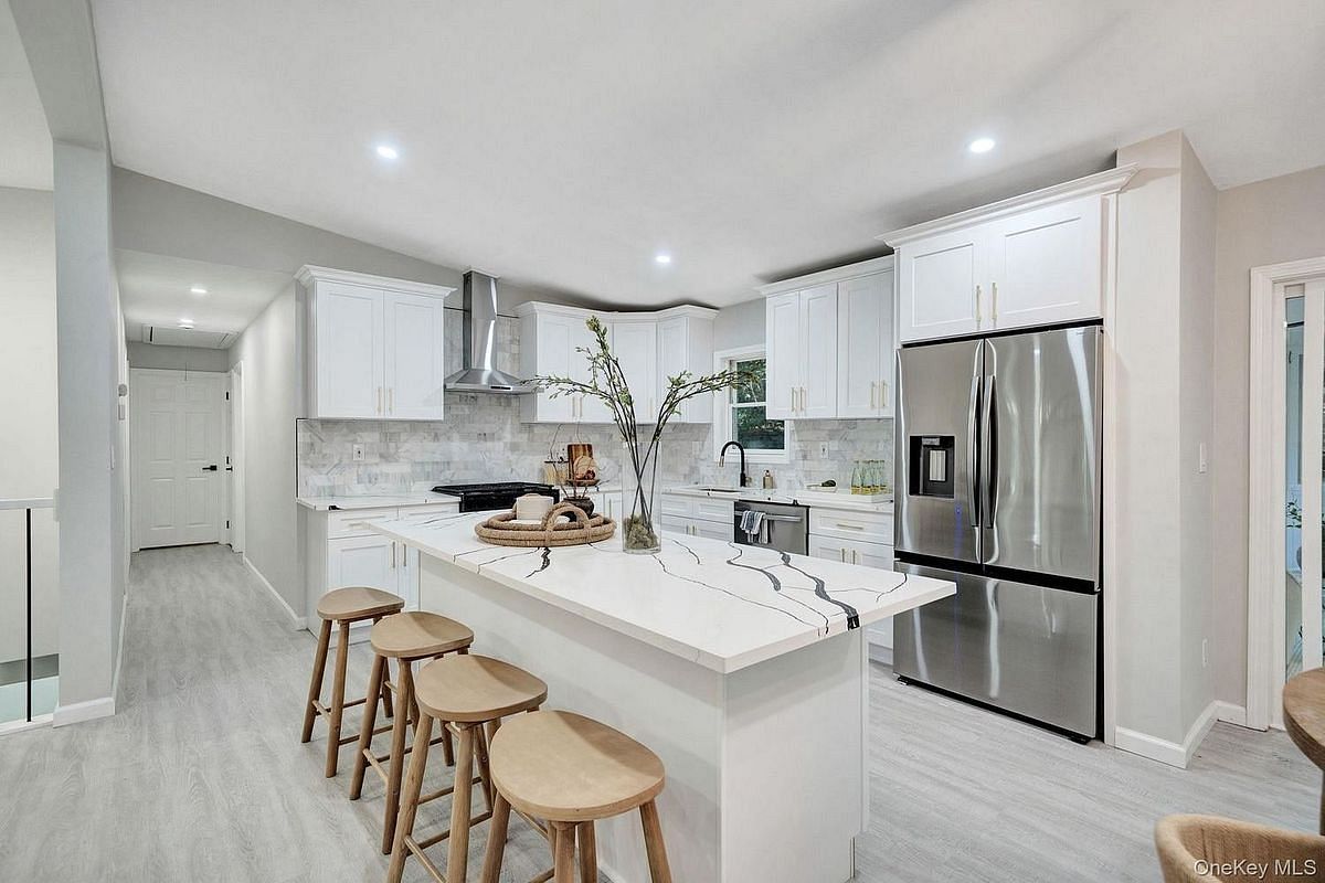 Image 1 of 26 for 644A Bread And Cheese Hollow Road in Long Island, Huntington, NY, 11768